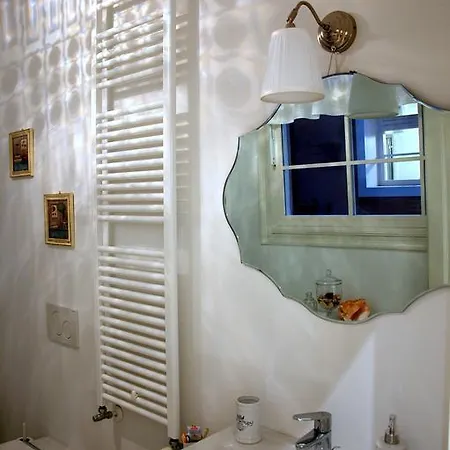 里亚尔托浪漫公寓 *