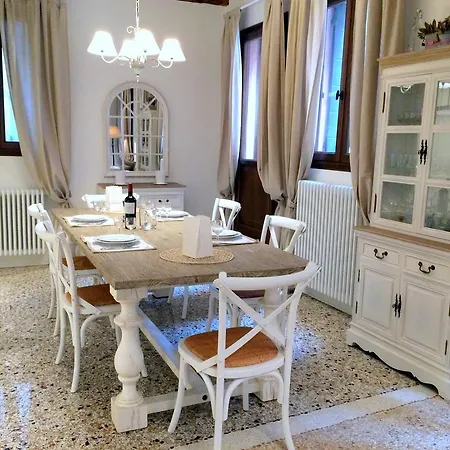 Romantic Rialto Apartment Venice