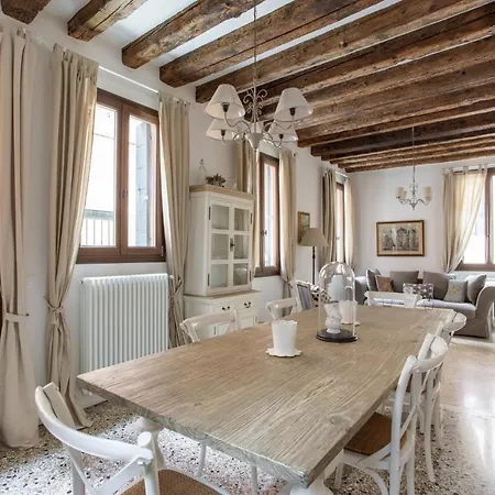 Romantic Rialto Apartment Venice